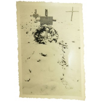 Winter of 41. German soldier grave at the Eastern front. Espenlaub militaria